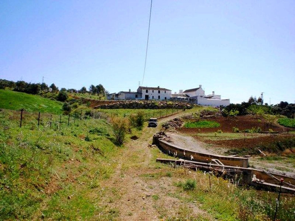 Plot (Land with Ruin) in Coín, Málaga