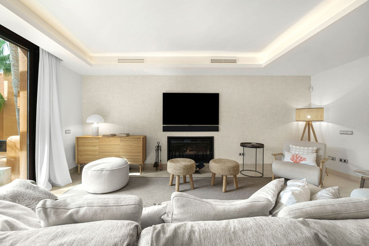 Apartment (Penthouse Duplex) in Puerto Banús, Málaga