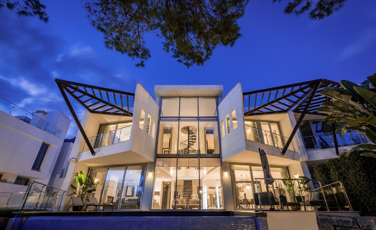House (Townhouse) in Sierra Blanca, Málaga