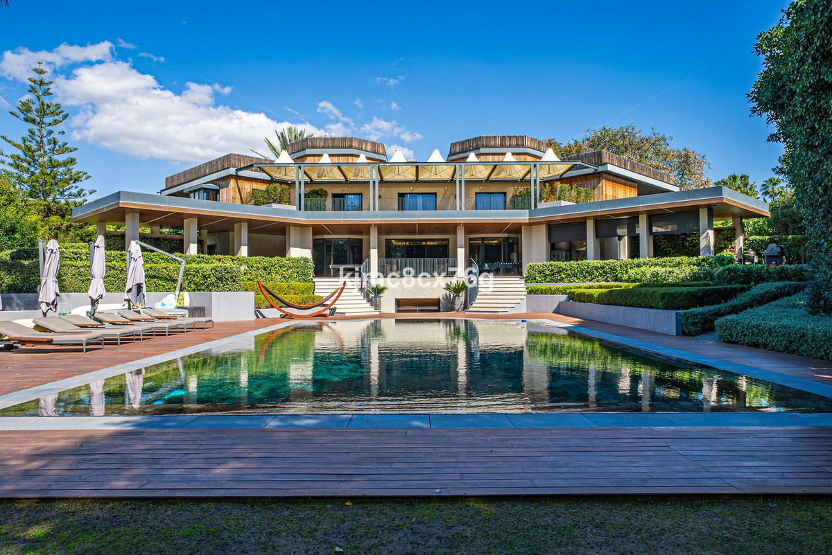 House (Detached Villa) in Guadalmina Baja, Málaga