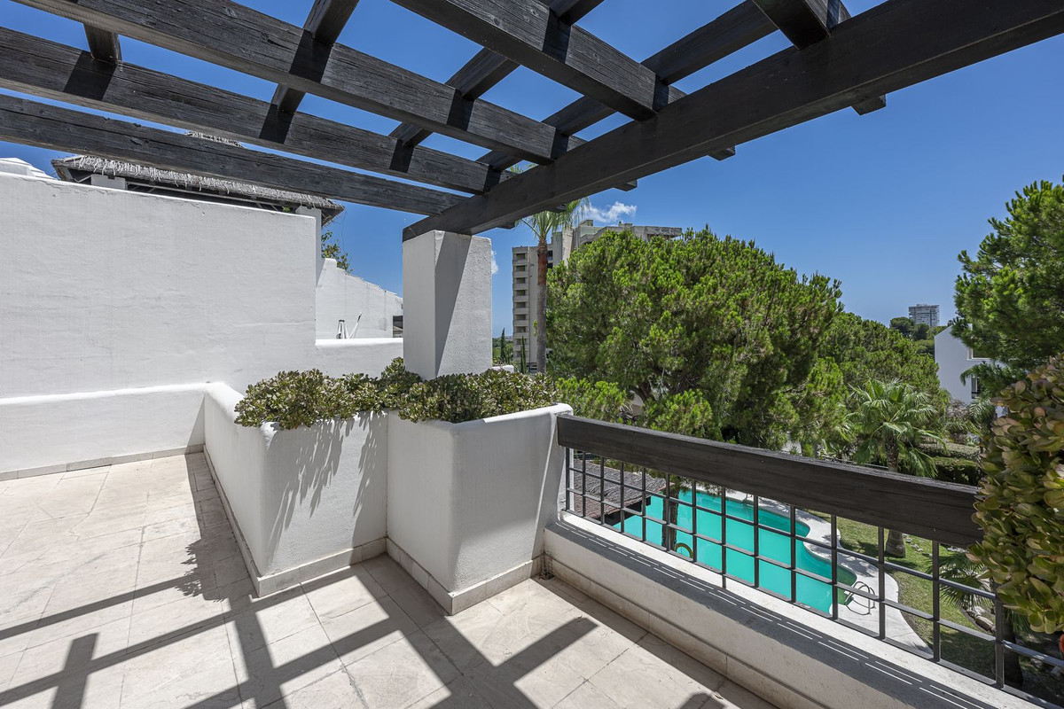 Apartment (Top Floor Apartment) in Río Real, Málaga