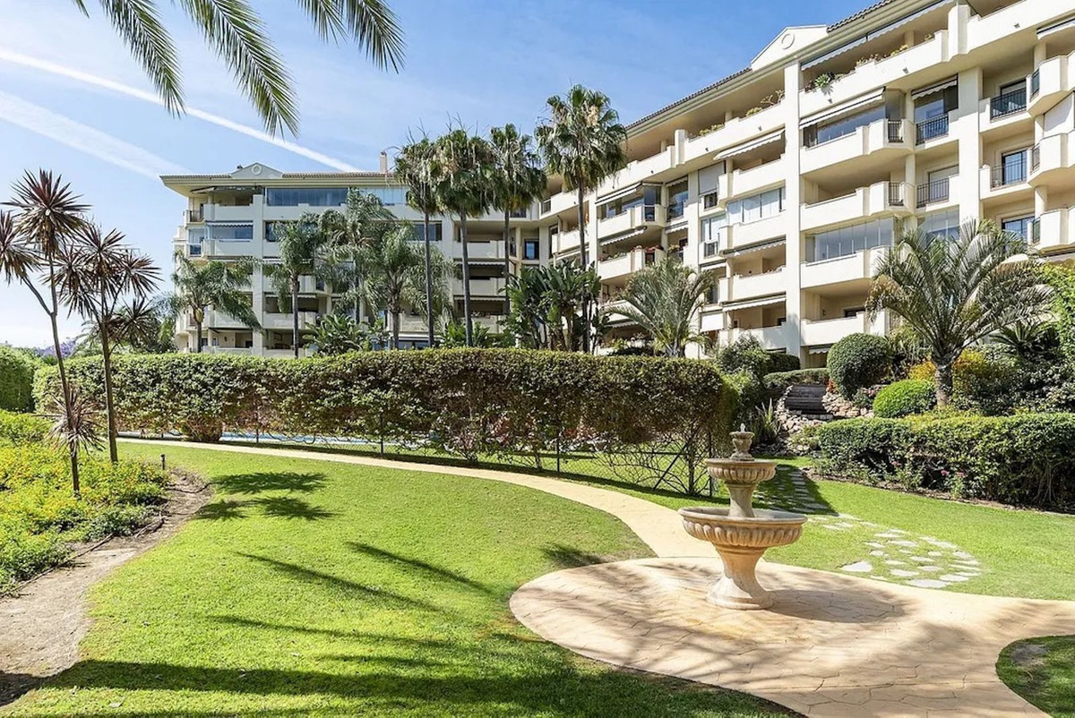Apartment (Middle Floor Apartment) in Guadalmina Baja, Málaga