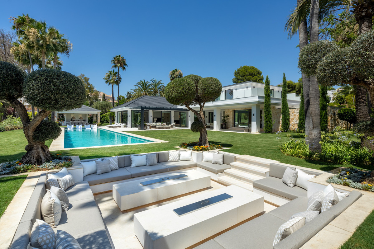 House (Detached Villa) in Las Brisas, Málaga