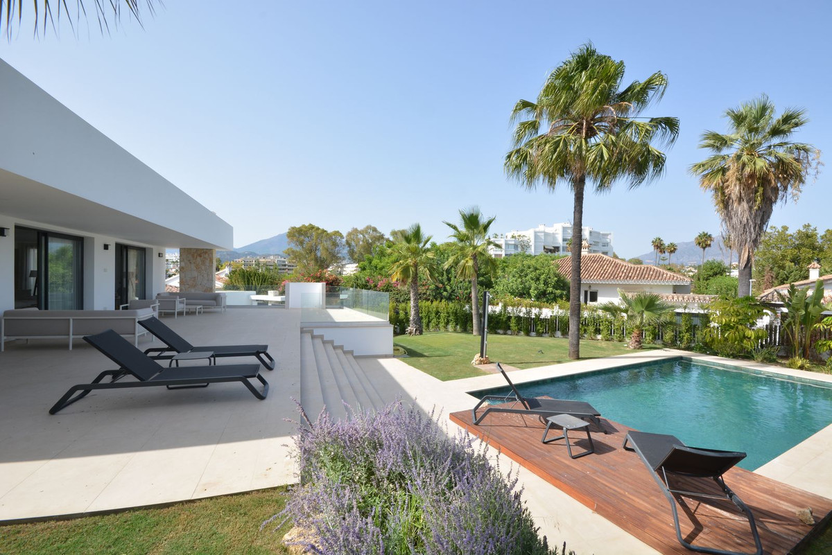 House (Detached Villa) in Guadalmina Alta, Málaga
