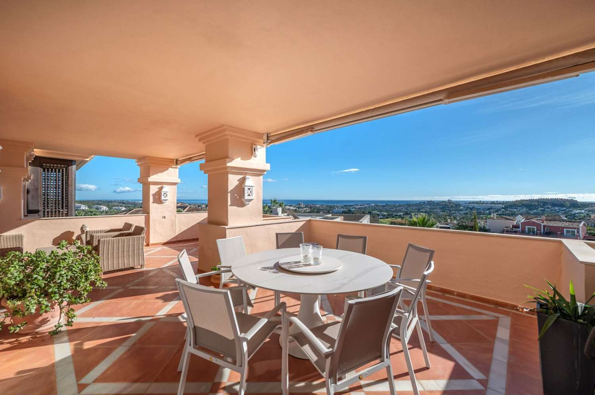 Apartment (Middle Floor Apartment) in Aloha, Málaga
