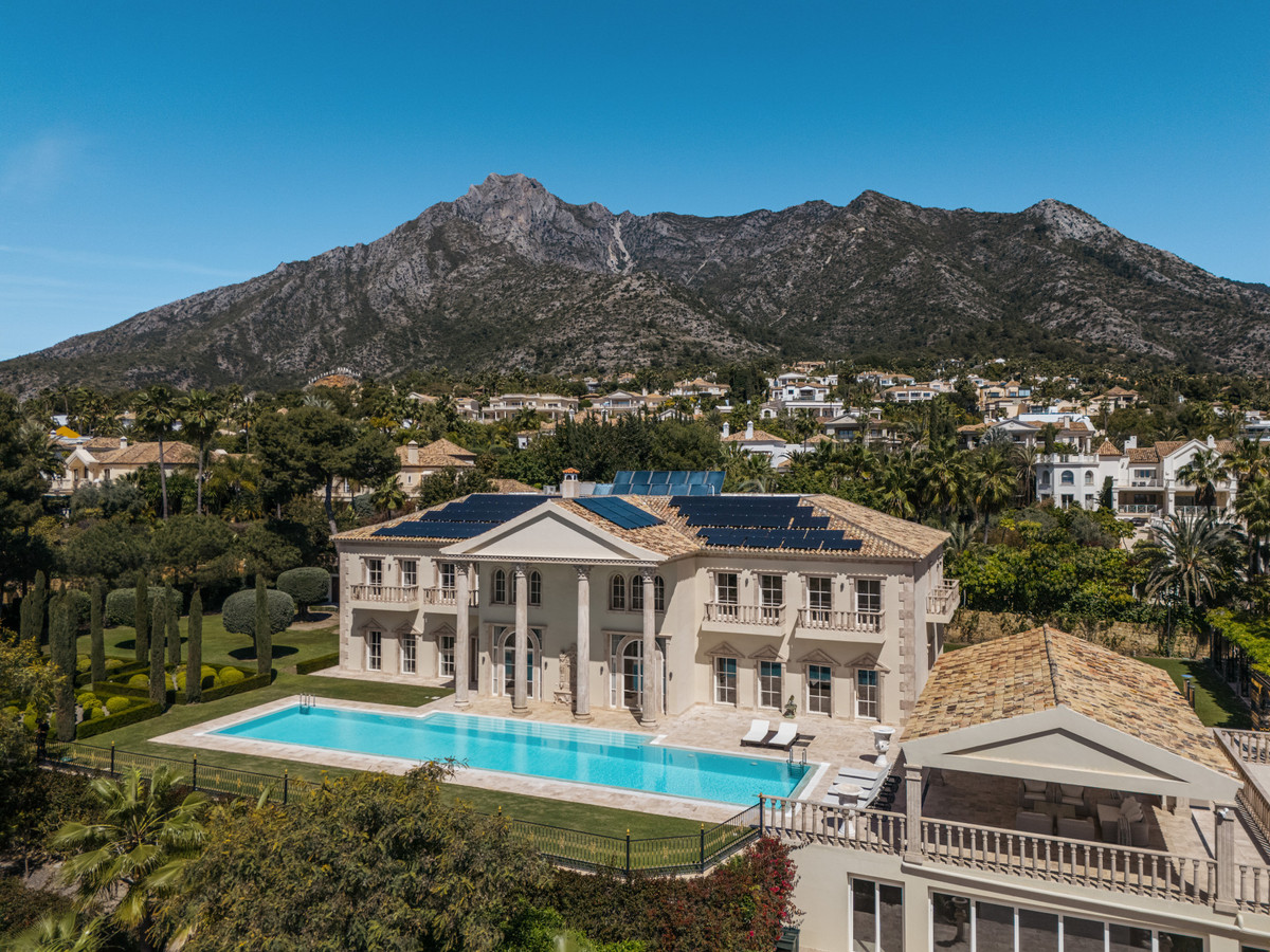 House (Detached Villa) in Sierra Blanca, Málaga