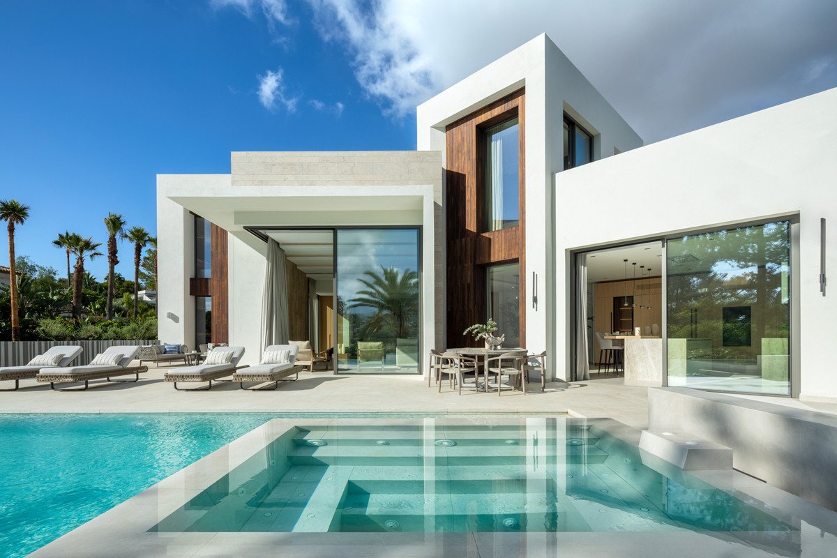 House (Detached Villa) in Nueva Andalucía, Málaga