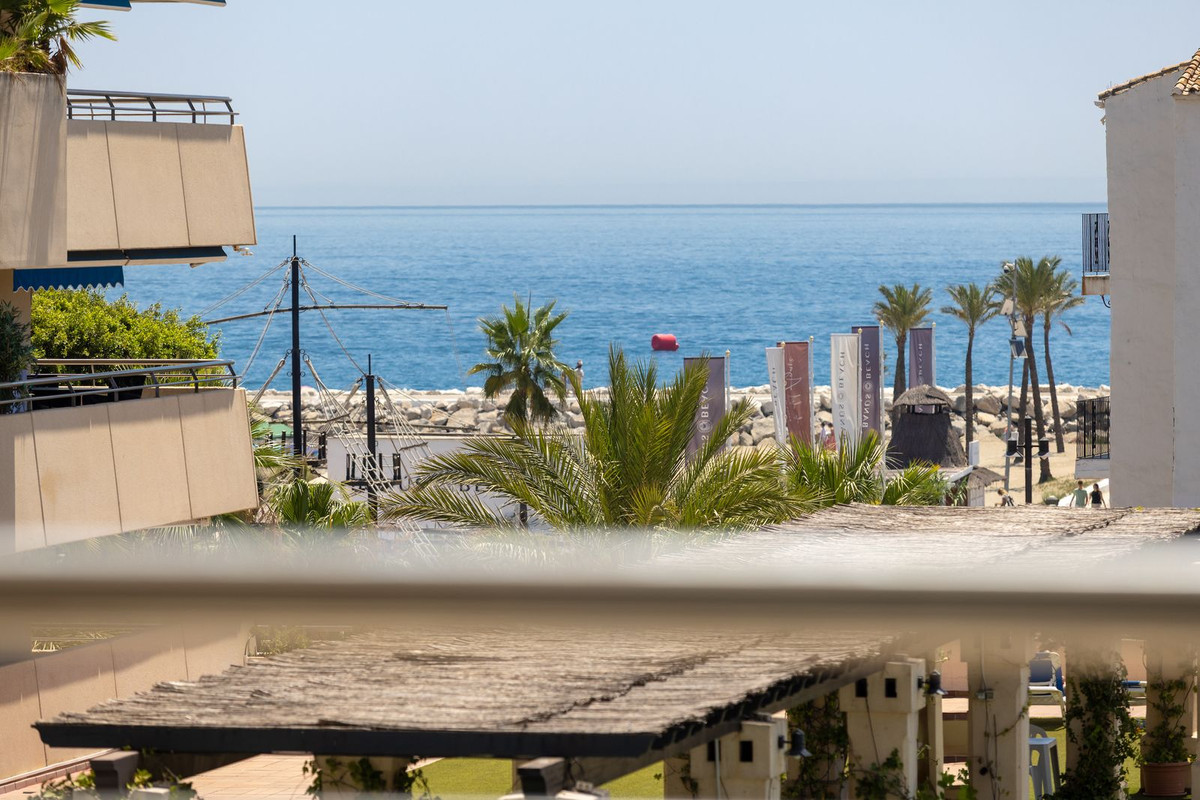 Apartment (Middle Floor Apartment) in Puerto Banús, Málaga