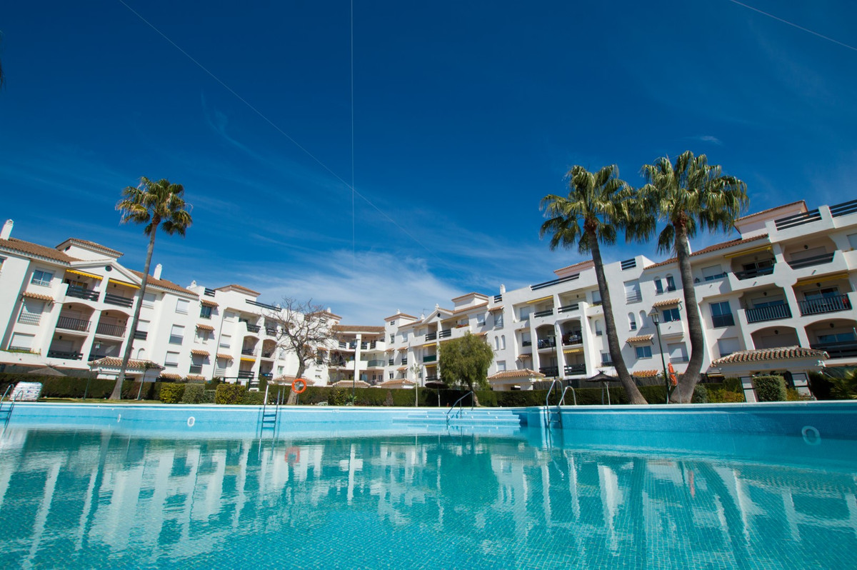 Apartment (Middle Floor Apartment) in San Pedro de Alcántara, Málaga