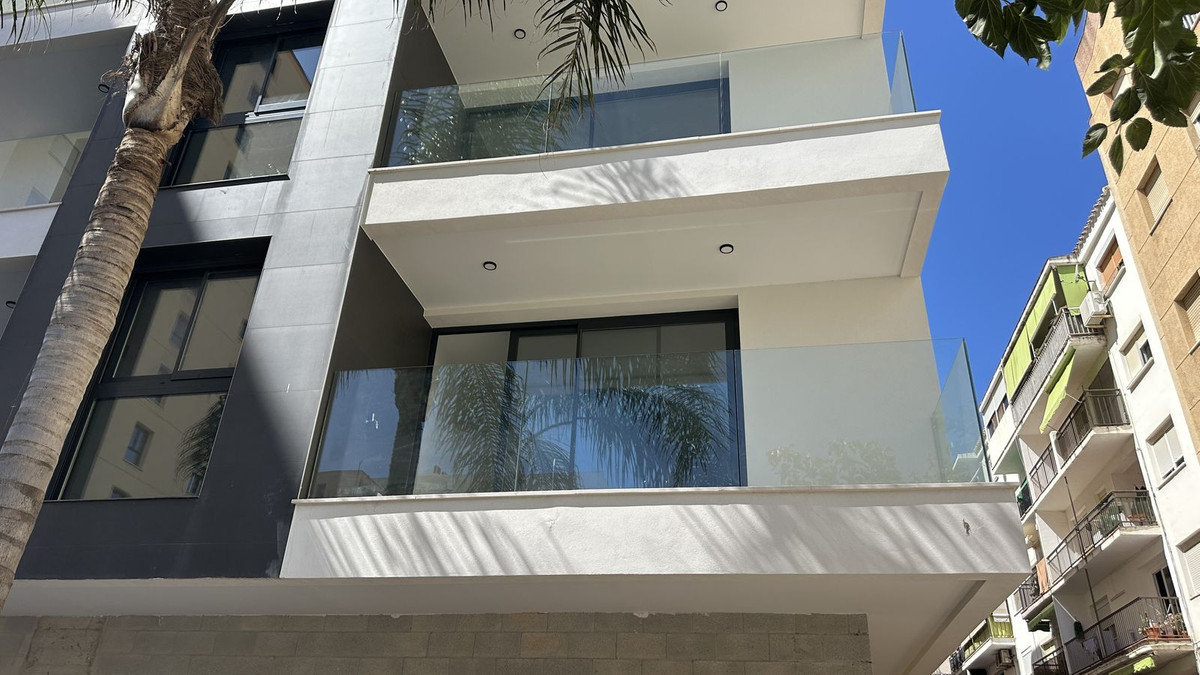 Apartment (Middle Floor Apartment) in Estepona, Málaga