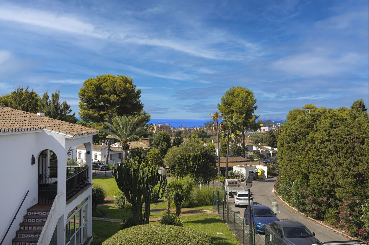 Apartment (Middle Floor Apartment) in Estepona, Málaga