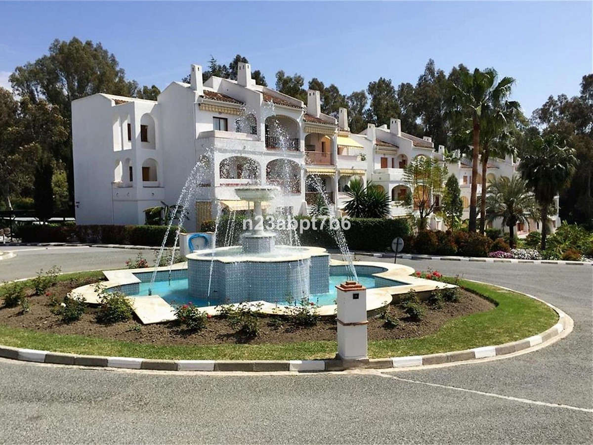 Apartment (Ground Floor Apartment) in Nueva Andalucía, Málaga