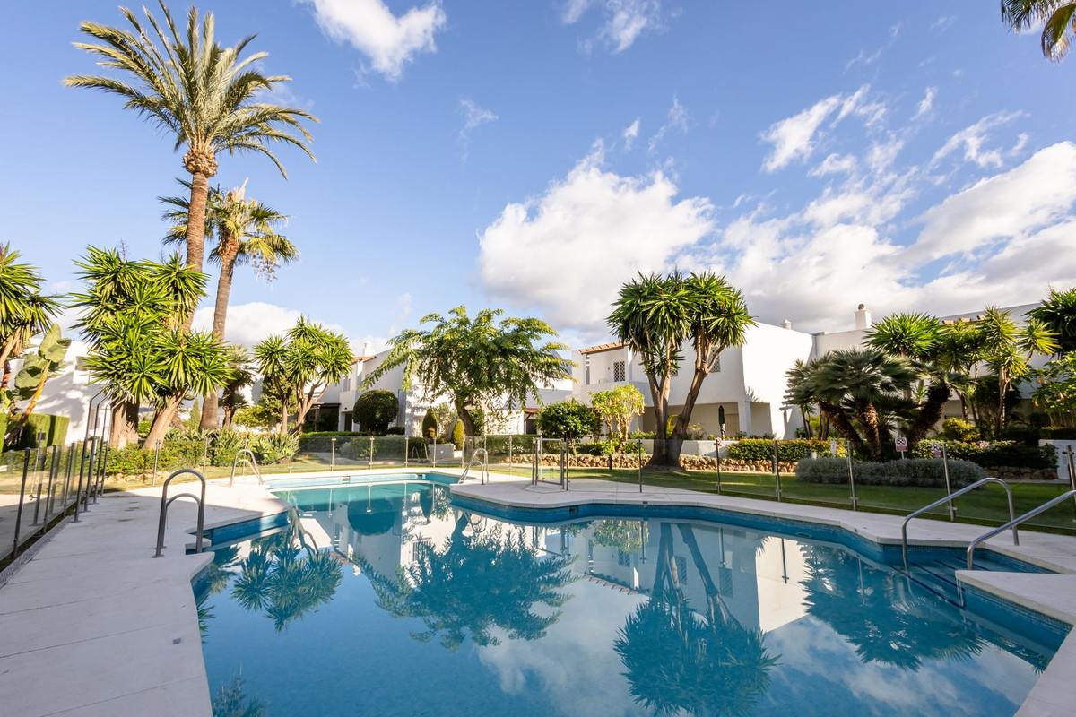 Apartment (Middle Floor Apartment) in Nueva Andalucía, Málaga