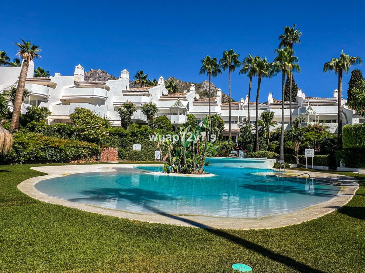 House (Townhouse) in Sierra Blanca, Málaga