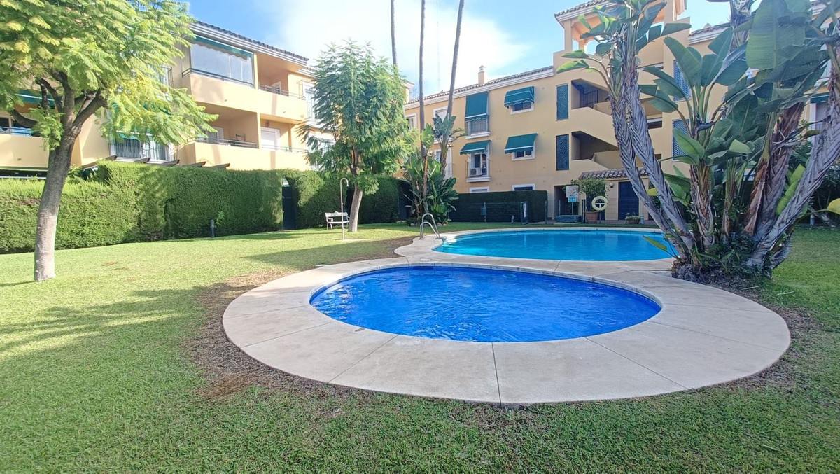 Apartment (Middle Floor Apartment) in Guadalmina Baja, Málaga